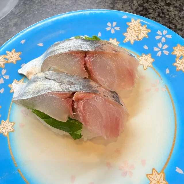 카이텐스시 사카에 한큐 히가시도오리점의 은빛 껍질이 붙은 생선 초밥