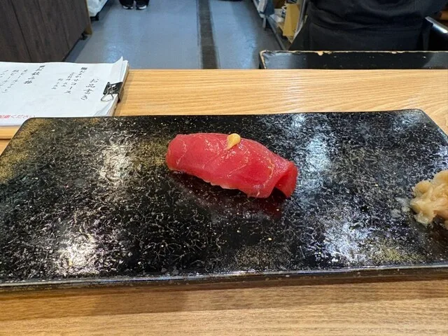 참치 적심을 가볍게 절인 사카모토 스시