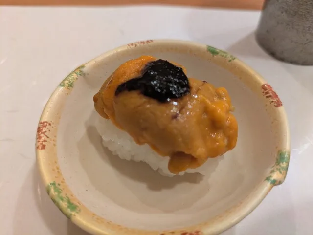 북해도 우니가 올라간 스시도코로 카이하라의 초밥