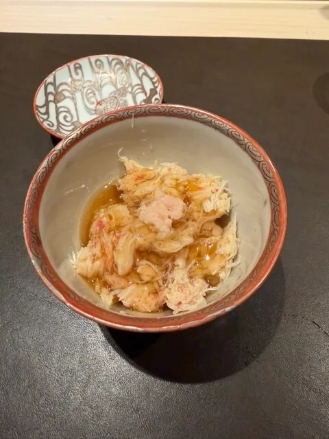 스시 오오하타의 잘게 풀어낸 게살 요리