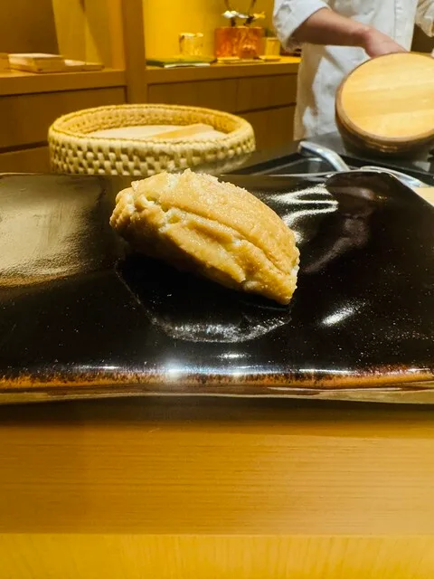 오사카 텐만구 스시 토요나가의 장어 살을 올린 초밥