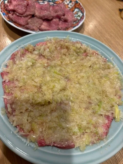 야키니쿠 미카즈키 텐진바시점의 다진 파 양념을 듬뿍 올린 얇게 썬 고기
