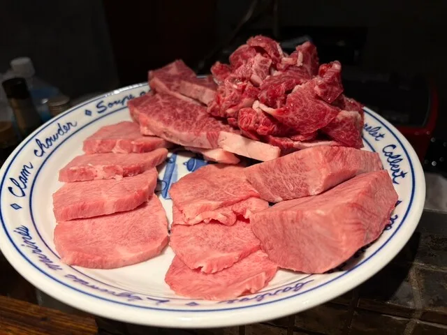 키타신치 야마가타야의 여러 두께로 썬 소고기 모둠