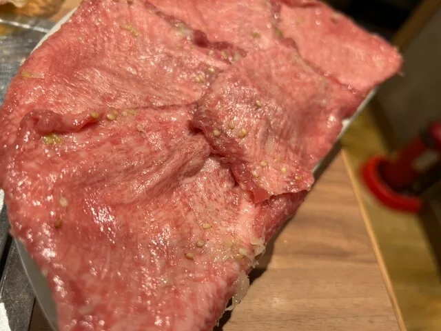 니쿠노 텐마야 카구라테이의 넓게 펼쳐 놓은 얇은 양념 우설
